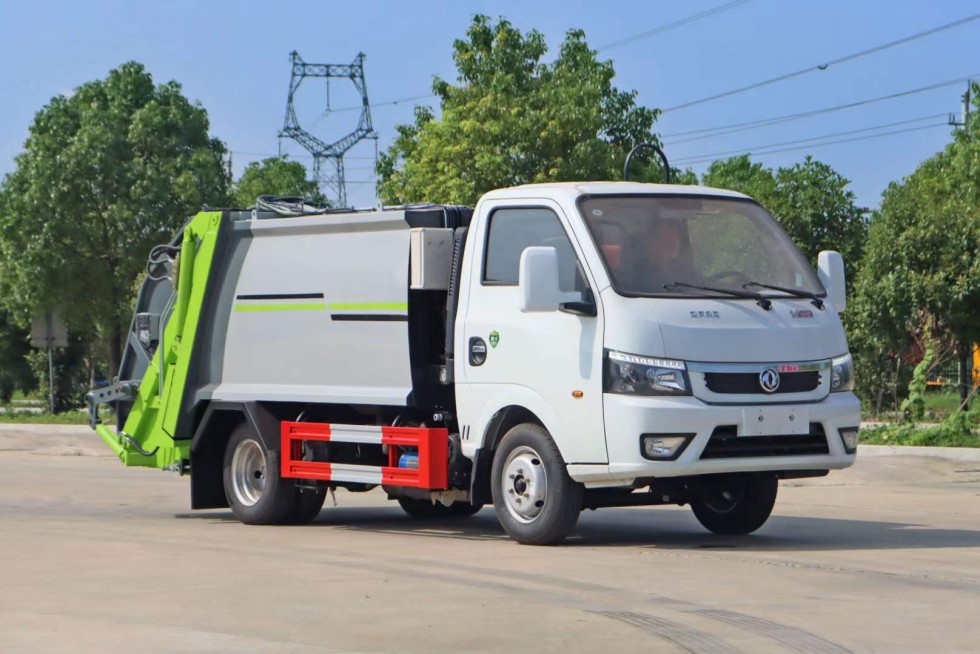 東風途逸藍胖5.5方壓縮垃圾車